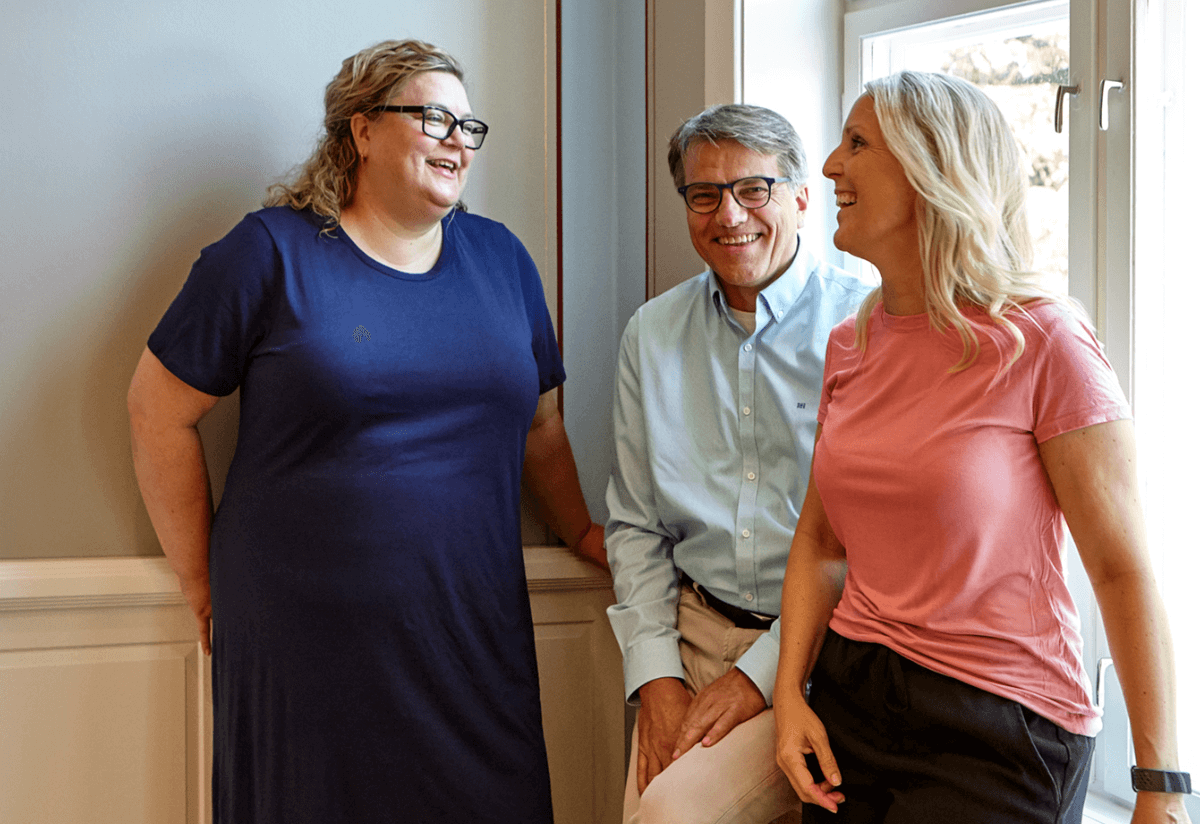 3 colleagues having a chat in the office